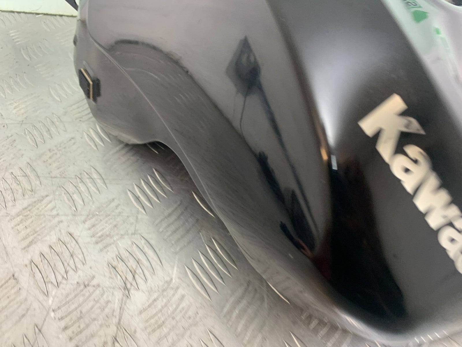 KAWASAKI ZX10R ZX10 R PETROL TANK   2008-2010 (CMB1206)