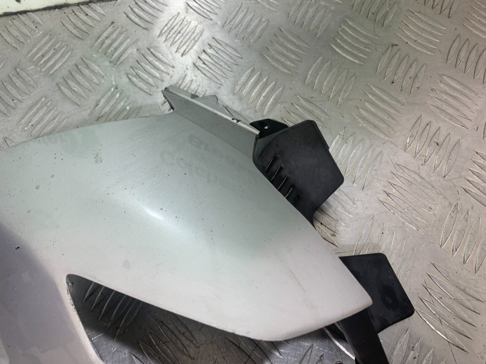SUZUKI GSR600 GSR 600 RIGHT TANK PANEL  2006-2010 (CMB1177)