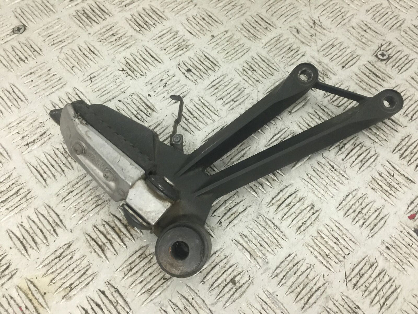 KAWASAKI Z1000 SX RIGHT REAR HANGER AND PEG  YEAR 2011 (STOCK 796)