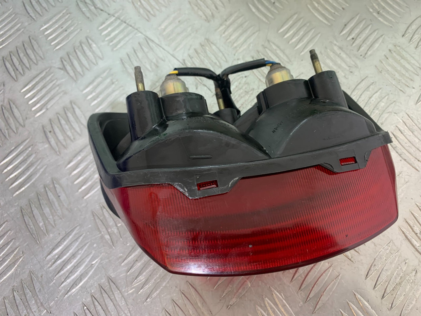 YAMAHA XJR1300 XJR 1300 REAR LIGHT  YEAR  1999-2003 (CMB1119)