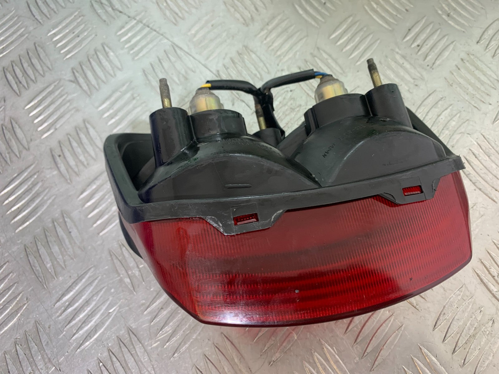 YAMAHA XJR1300 XJR 1300 REAR LIGHT  YEAR  1999-2003 (CMB1119)