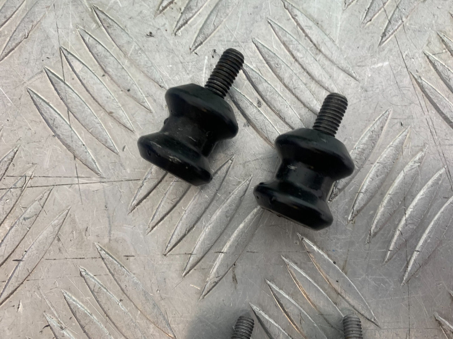 TRIUMPH 675 STREET TRIPLE BAR END WEIGHTS + SWINGARM BOBBINS  2013-2016(CMB1186)