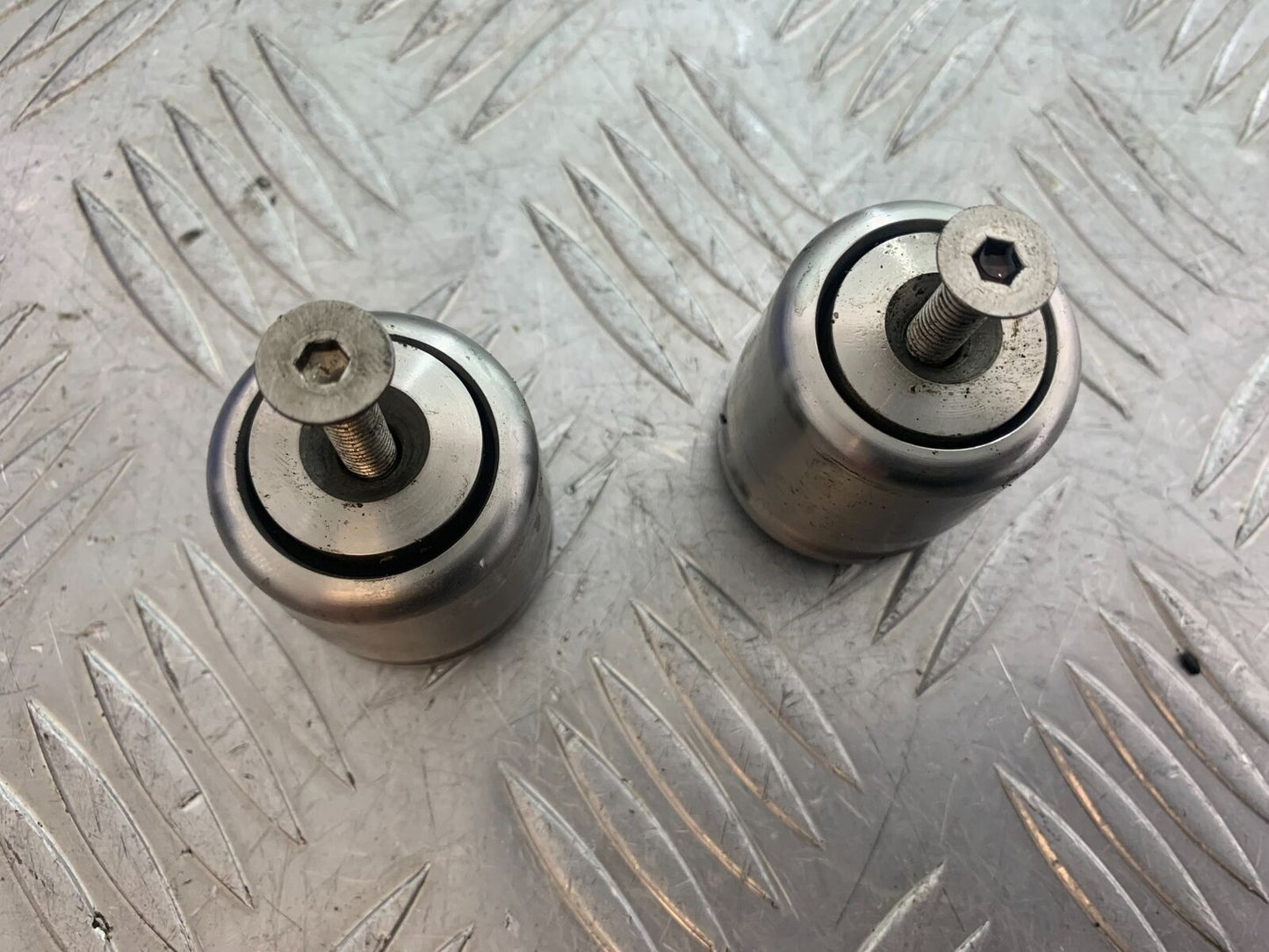 TRIUMPH 955i SPRINT ST BAR END WEIGHTS  YEAR 1999-2004 (CMB1124)