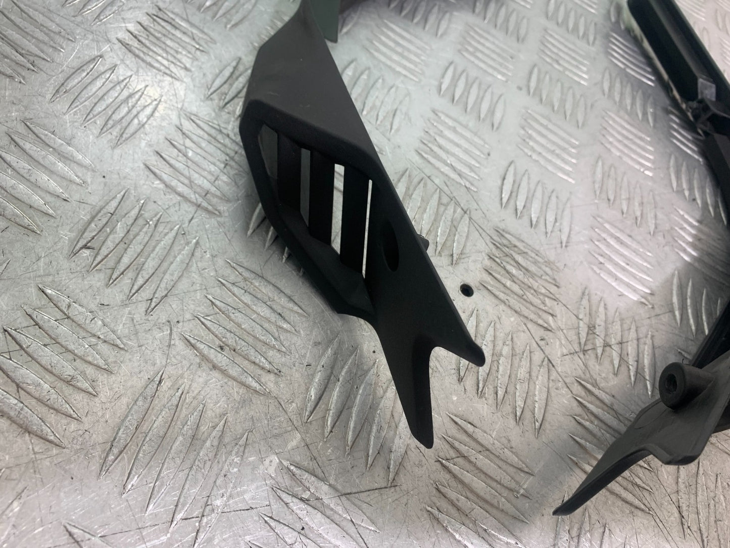 KAWASAKI ER6 N LEFT AND RIGHT INFILL COVERS   YEAR 2012-2017 (CMB1324)