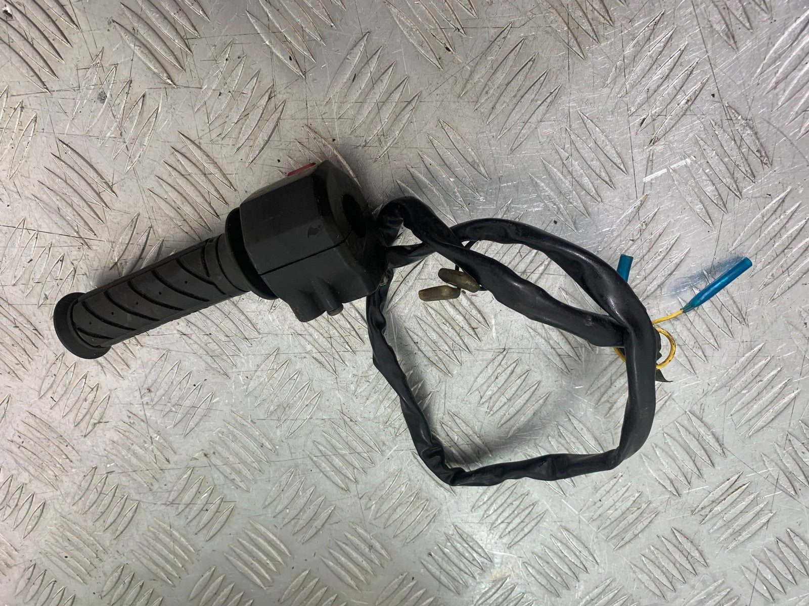 SUZUKI GSX1100 G GSX 1100 G RIGHT SWITCH GEAR   1991-1996 (CMB1283)