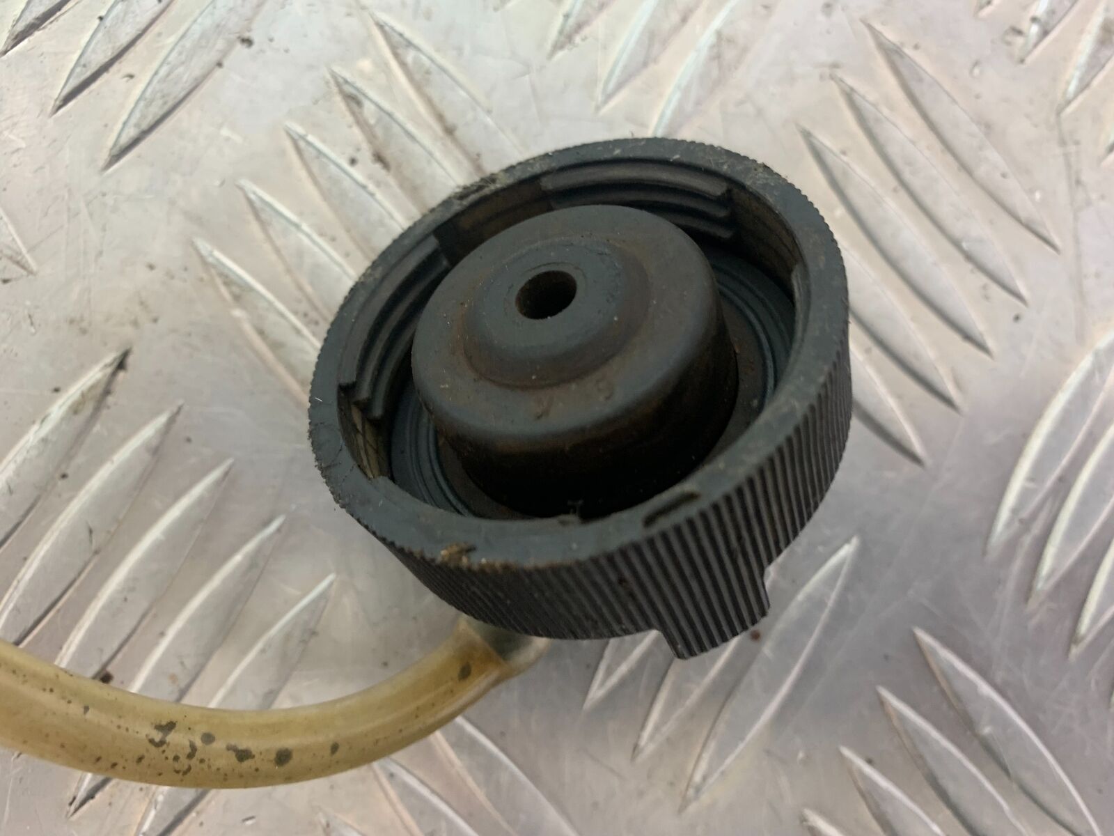 APRILIA RS50 RS 50 RADIATOR CAP  YEAR 1996-1998 (CMB1132)