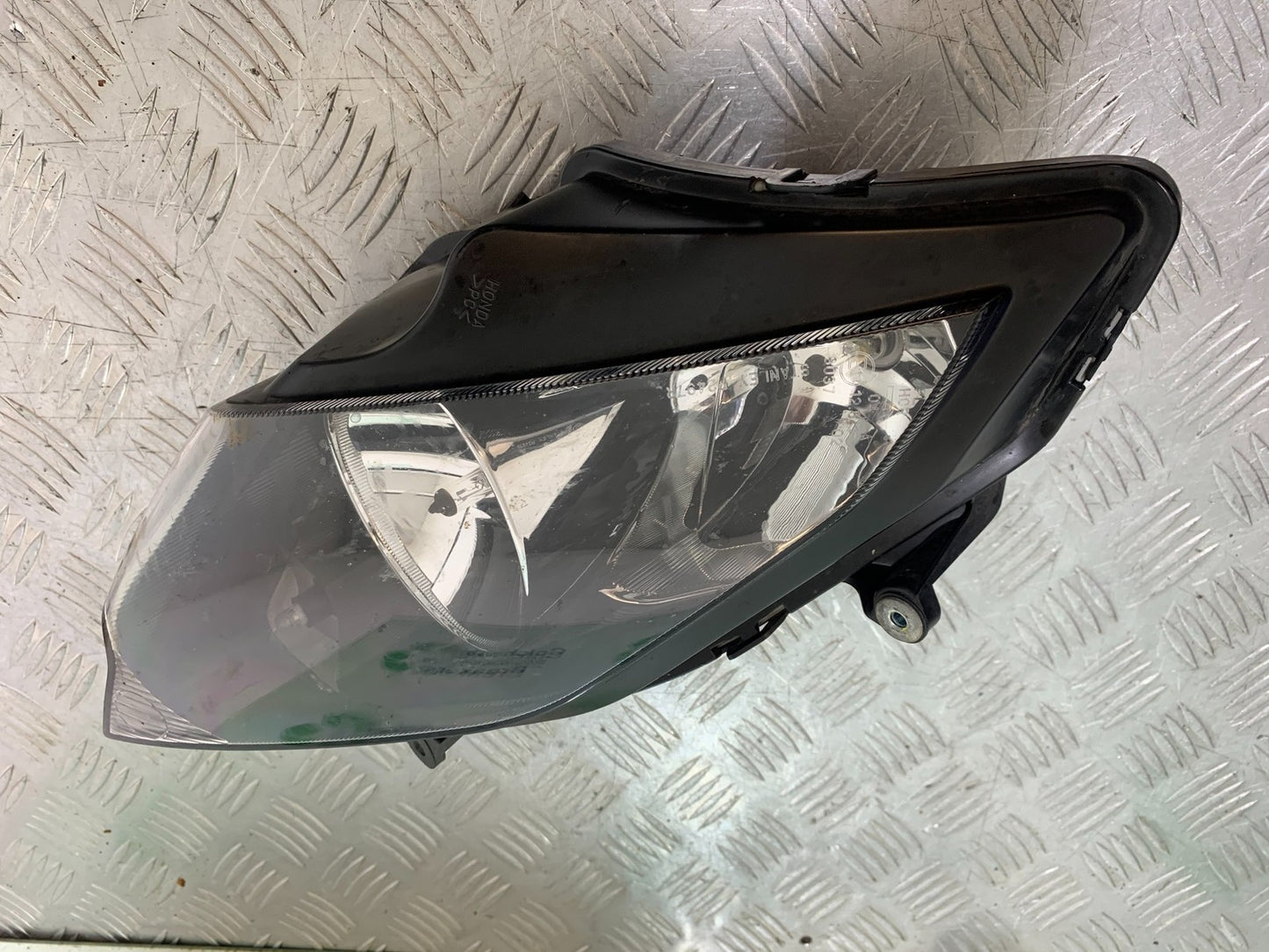 HONDA VFR800 VFR 800 V-TEC RIGHT HEADLIGHT   YEAR 2002 -09 (CMB1296)