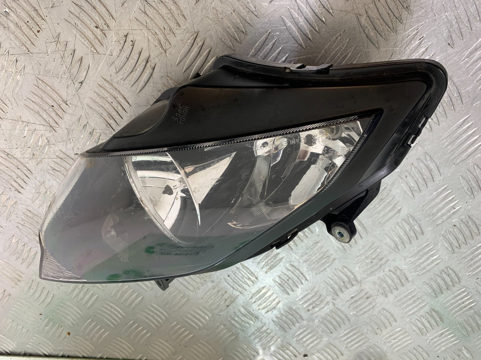 HONDA VFR800 VFR 800 V-TEC RIGHT HEADLIGHT   YEAR 2002 -09 (CMB1296)
