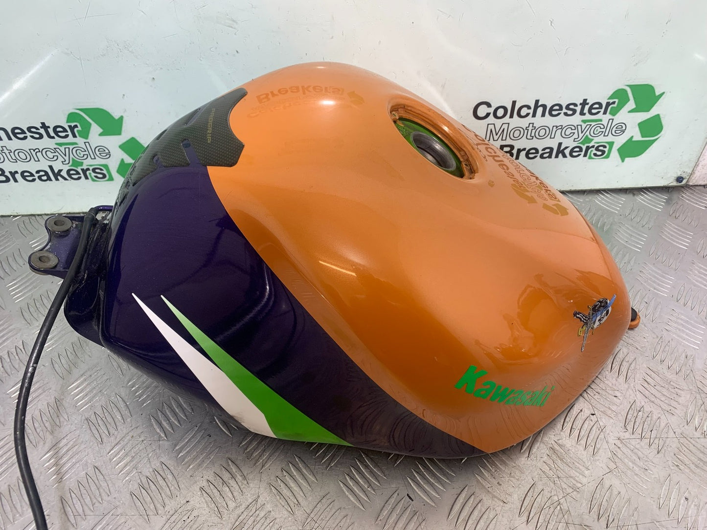 KAWASAKI ZX9R ZX9 E1 PETROL TANK  YEAR 2000-01 (CMB1171)