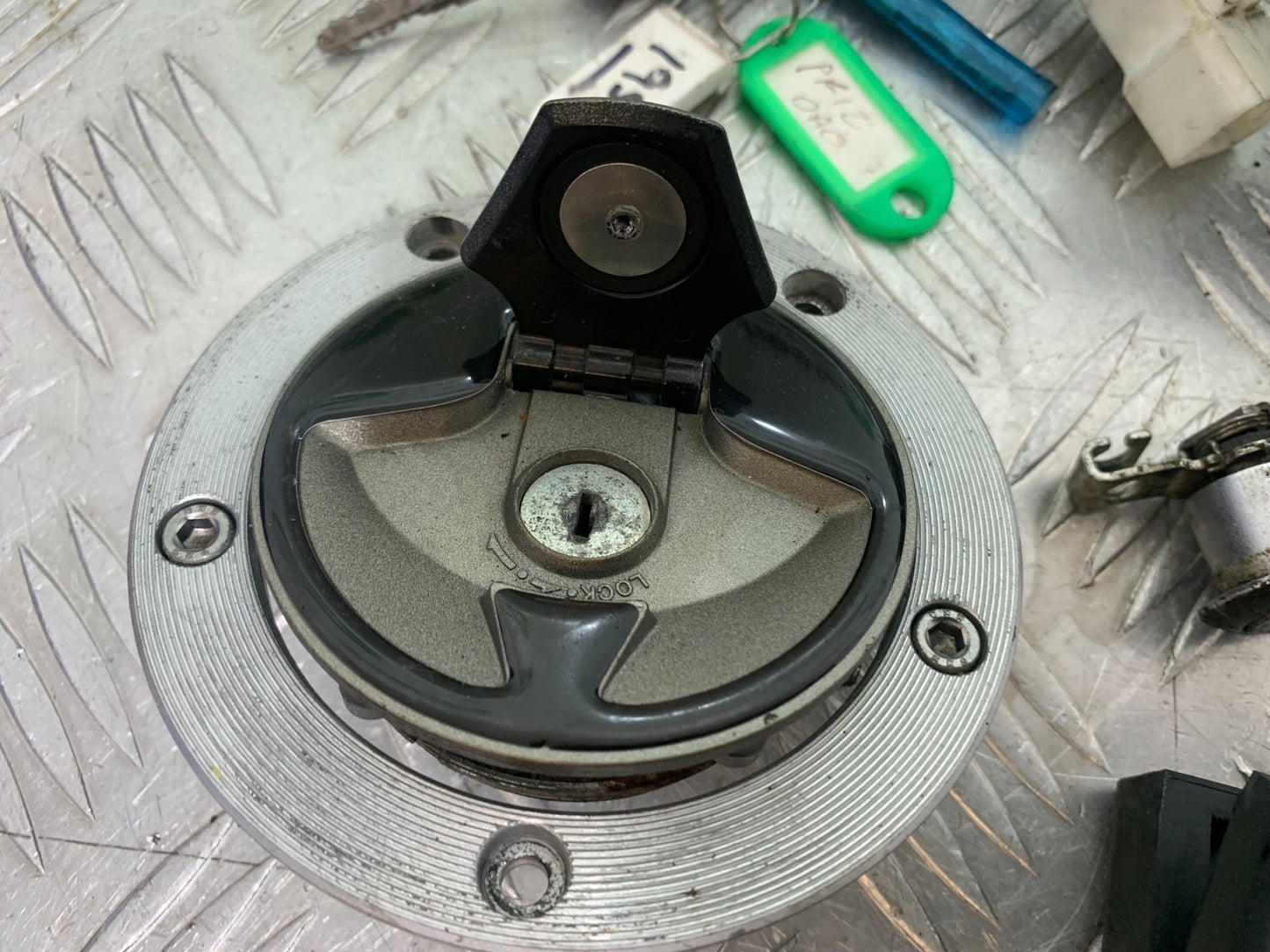 KAWASAKI ZX10R ZX 10R ECU LOCKS KEYS  YEAR 2011-2015 (CMB1154)