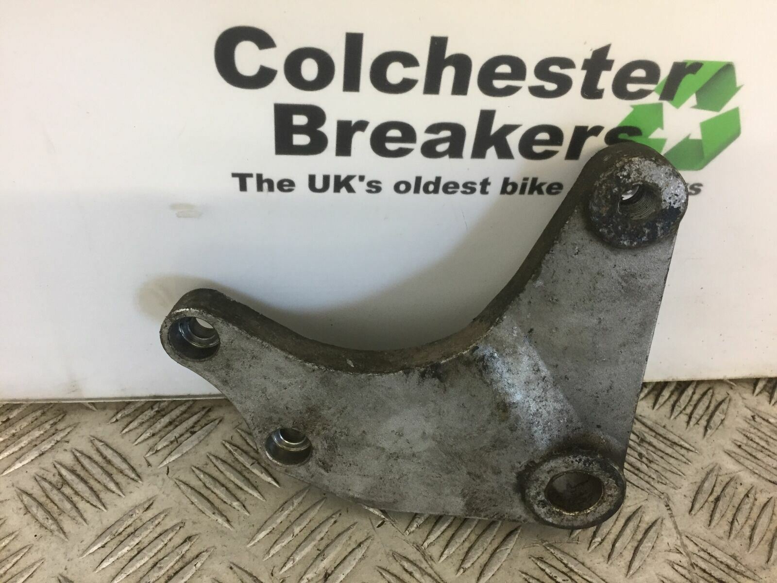 KAWASAKI VN1500 VN 1500 CLASSIC REAR CALIPER BRACKET   YEAR 2001