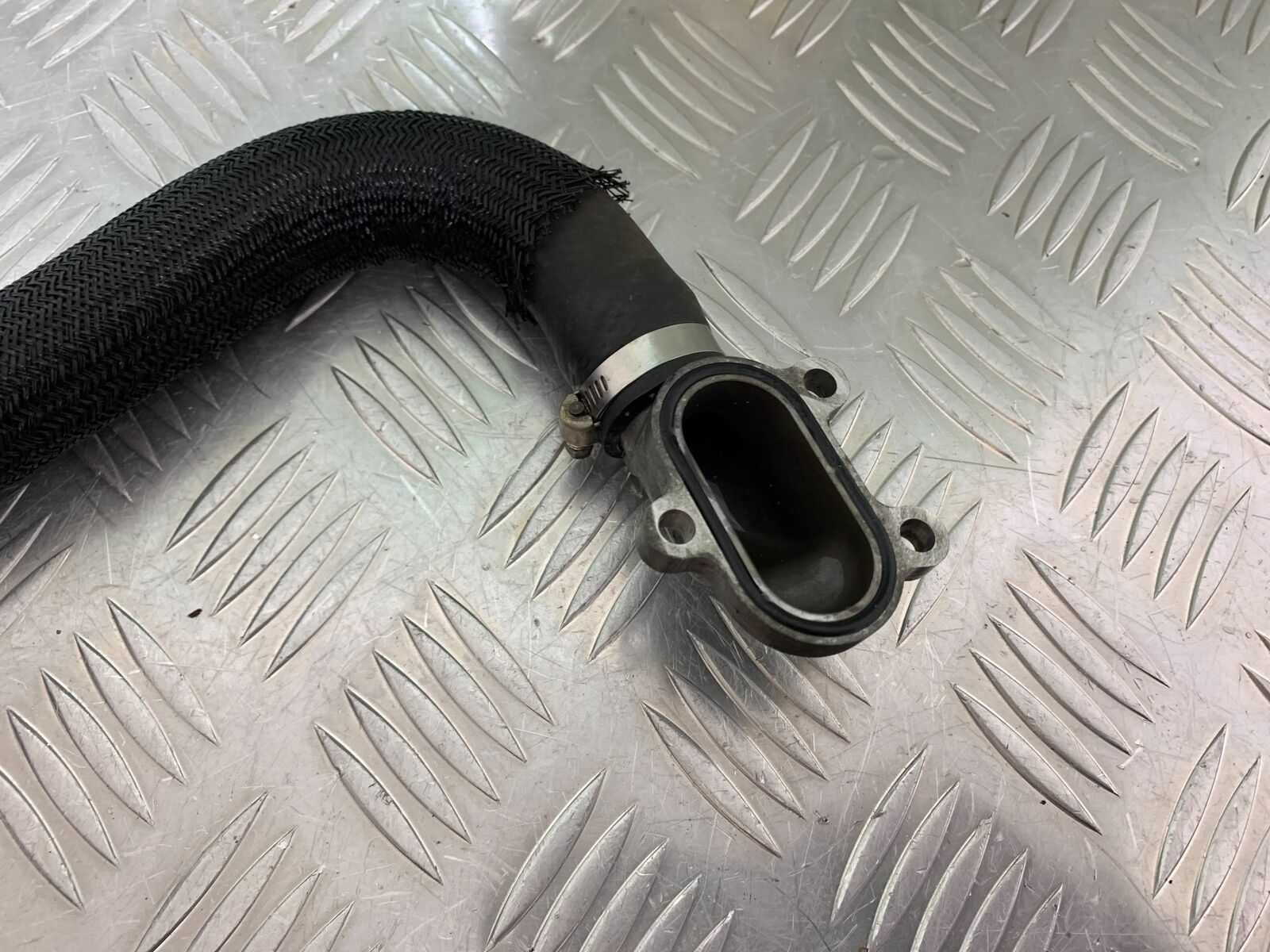 SUZUKI GSXR1000 GSXR 1000 WATER PIPE   2009-2016 (CMB1049)