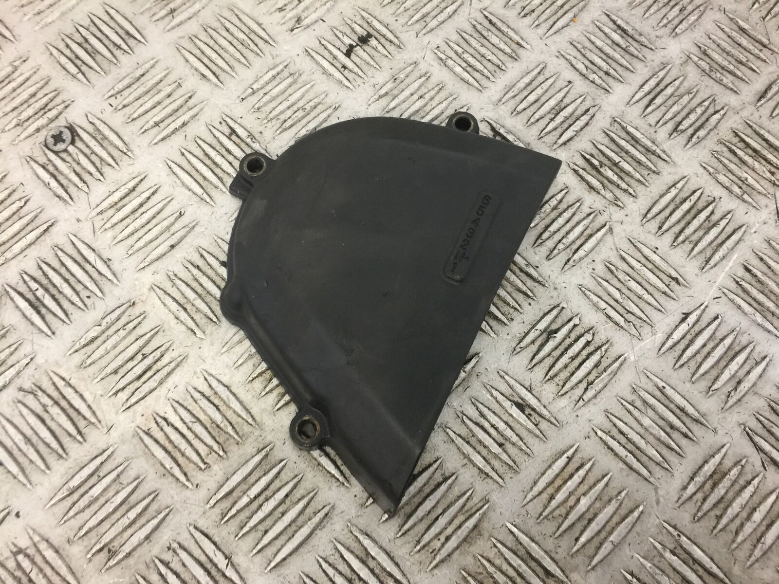 TRIUMPH TT600 TT 600 SPROCKET COVER YEAR 2001 (STOCK 597)