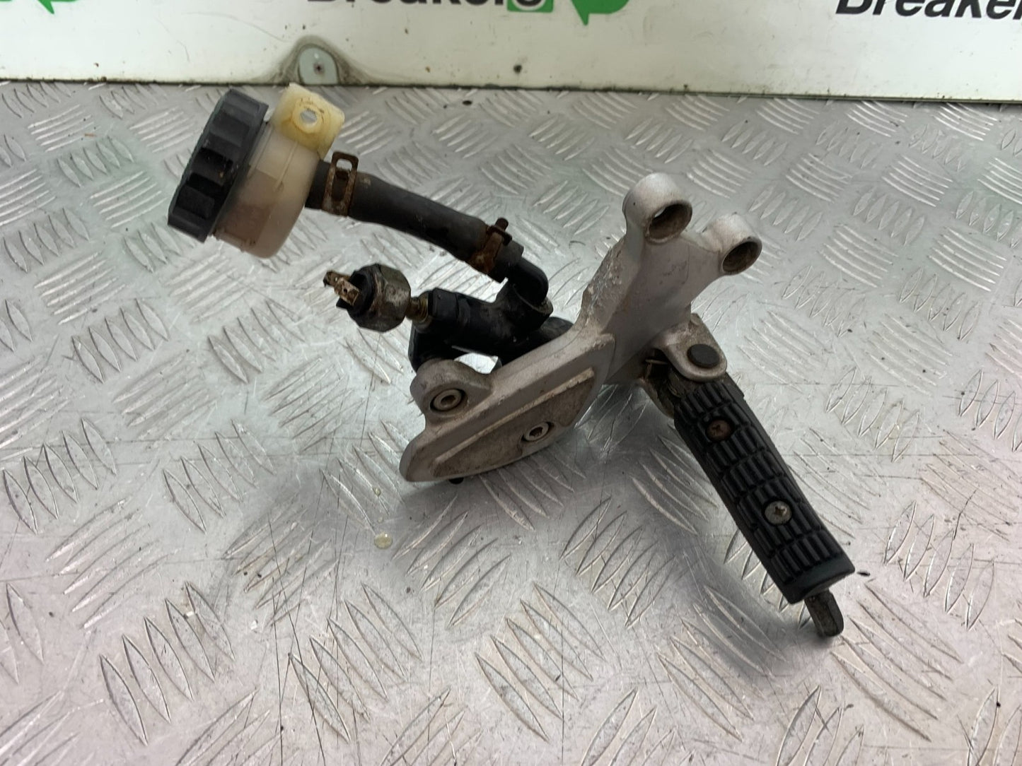 TRIUMPH 955i SPRINT ST FRONT RIGHT HANGER   YEAR 1999-04 (CMB1230)