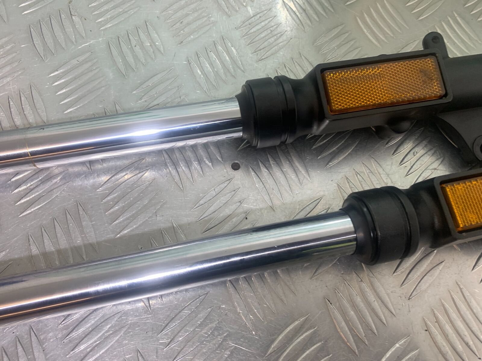 YAMAHA YS125 YS 125 FORKS  YEAR 2017-2021 (CMB1053)