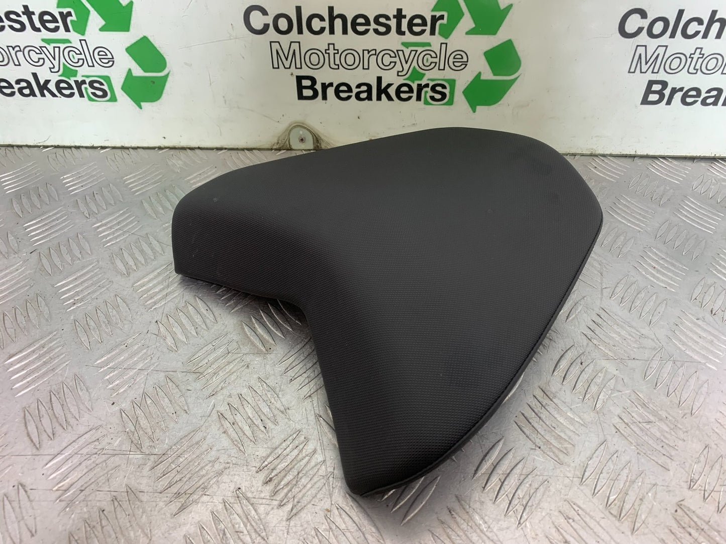 KTM 690 DUKE R LC4 REAR PILLION SEAT YEAR 2012-2015  (CMB1180)