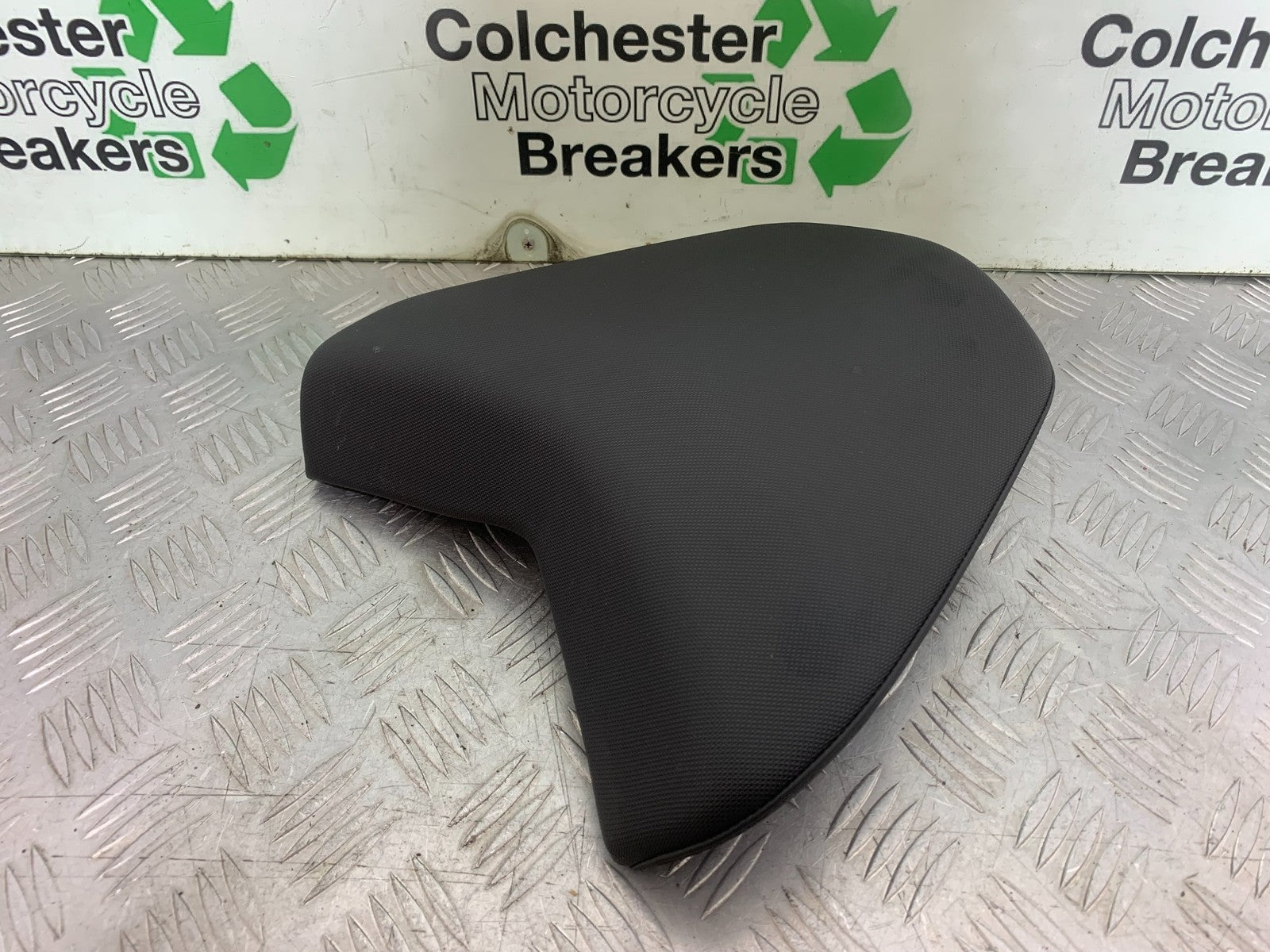 KTM 690 DUKE R LC4 REAR PILLION SEAT YEAR 2012-2015  (CMB1180)