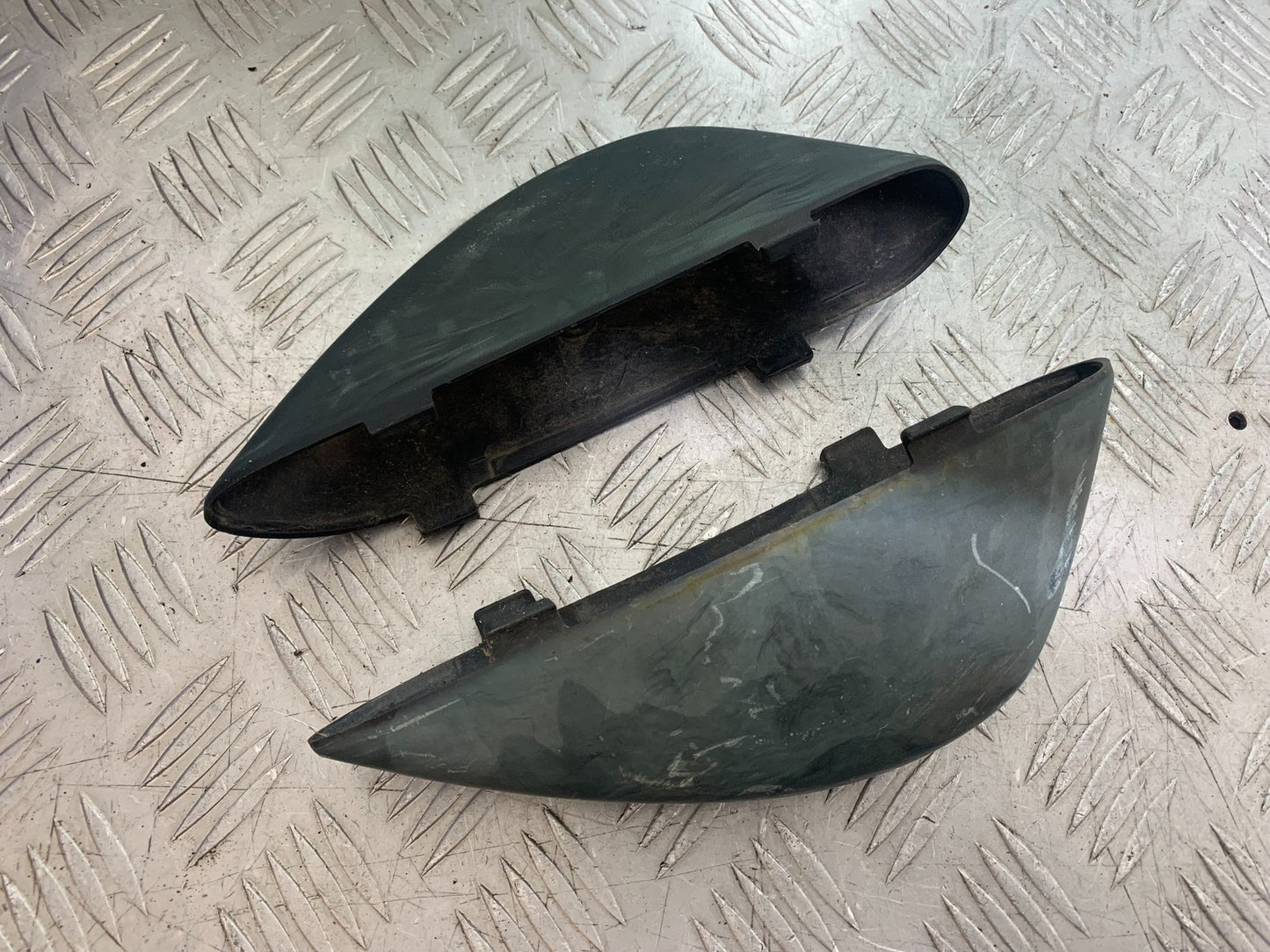 HONDA NT650 V DEAUVILLE LEFT AND RIGHT SIDE PODS YEAR 1998-01 (CMB1320)