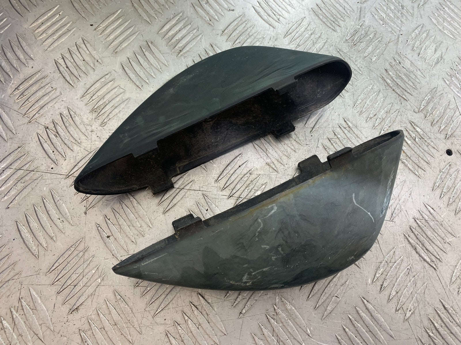 HONDA NT650 V DEAUVILLE LEFT AND RIGHT SIDE PODS YEAR 1998-01 (CMB1320)