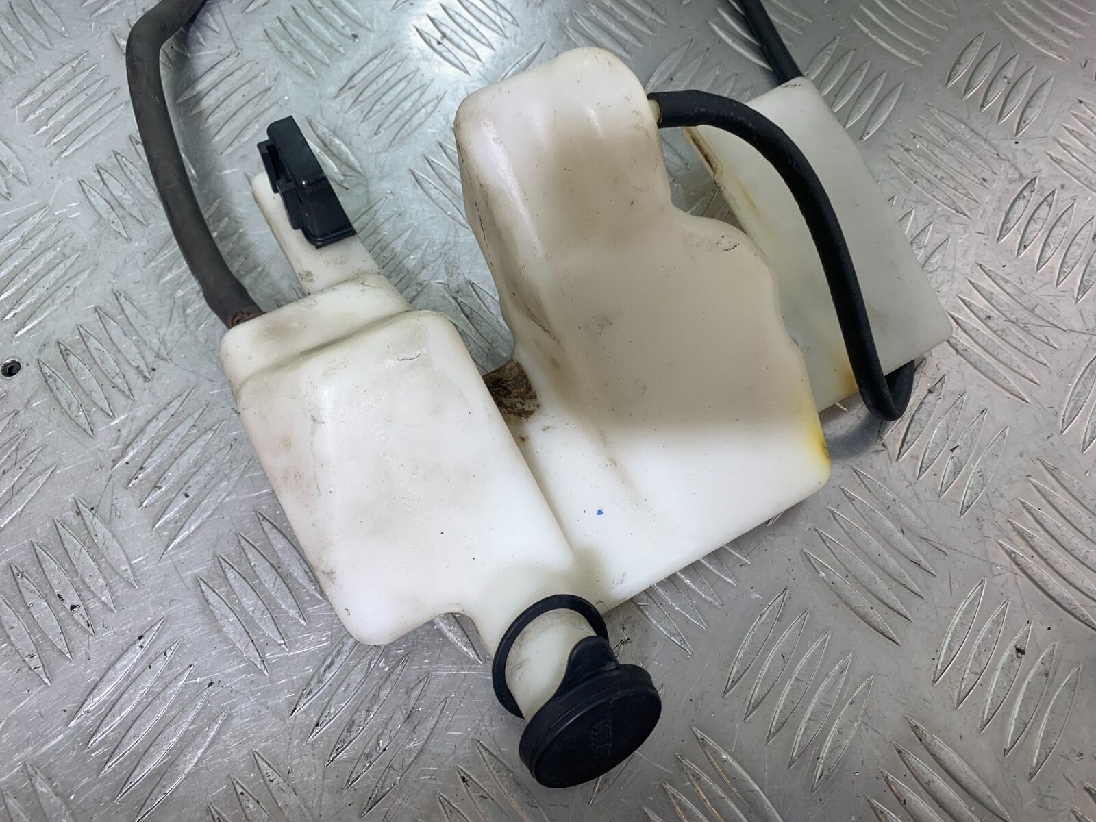 HONDA CB600 CB 600 HORNET COOLANT BOTTLE    YEAR 1998 -2002 (CMB1126)