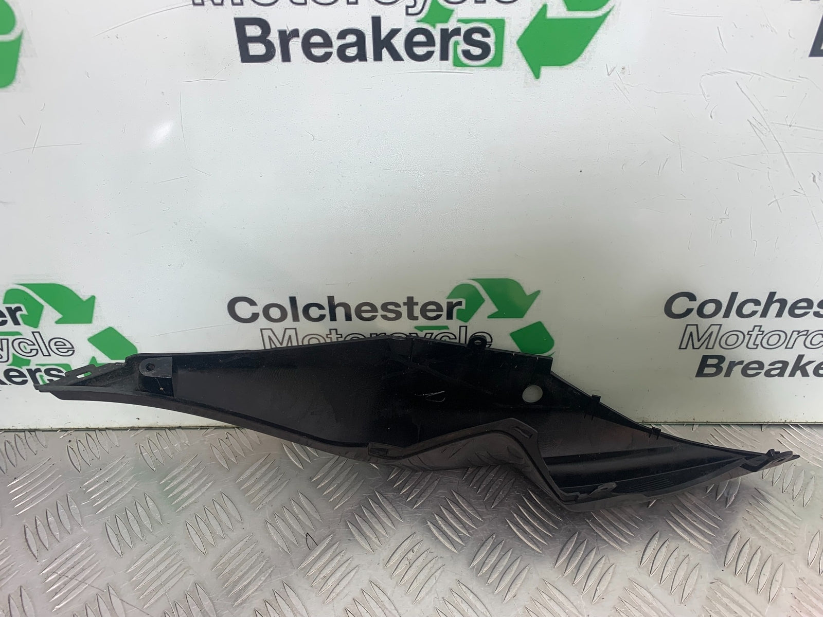KAWASAKI ZX6R RIGHT SEAT PANEL  YEAR 2009-2012 (CMB1136)