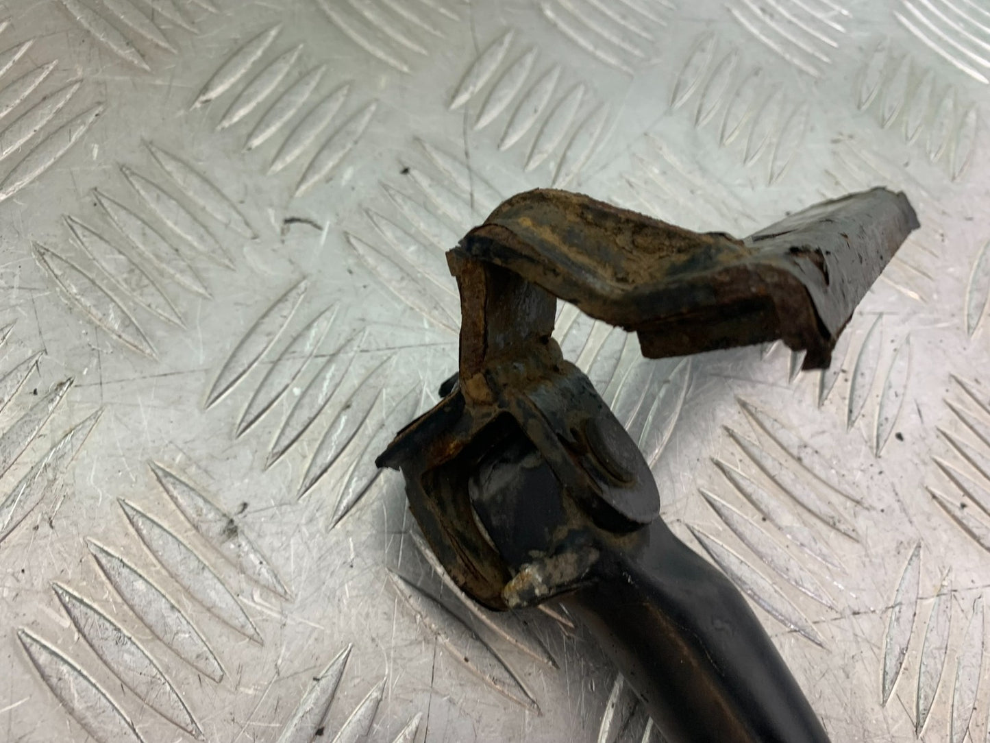 TRIUMPH 955i SPRINT ST GRAB HANDLE  YEAR 1999-04 (CMB1230)