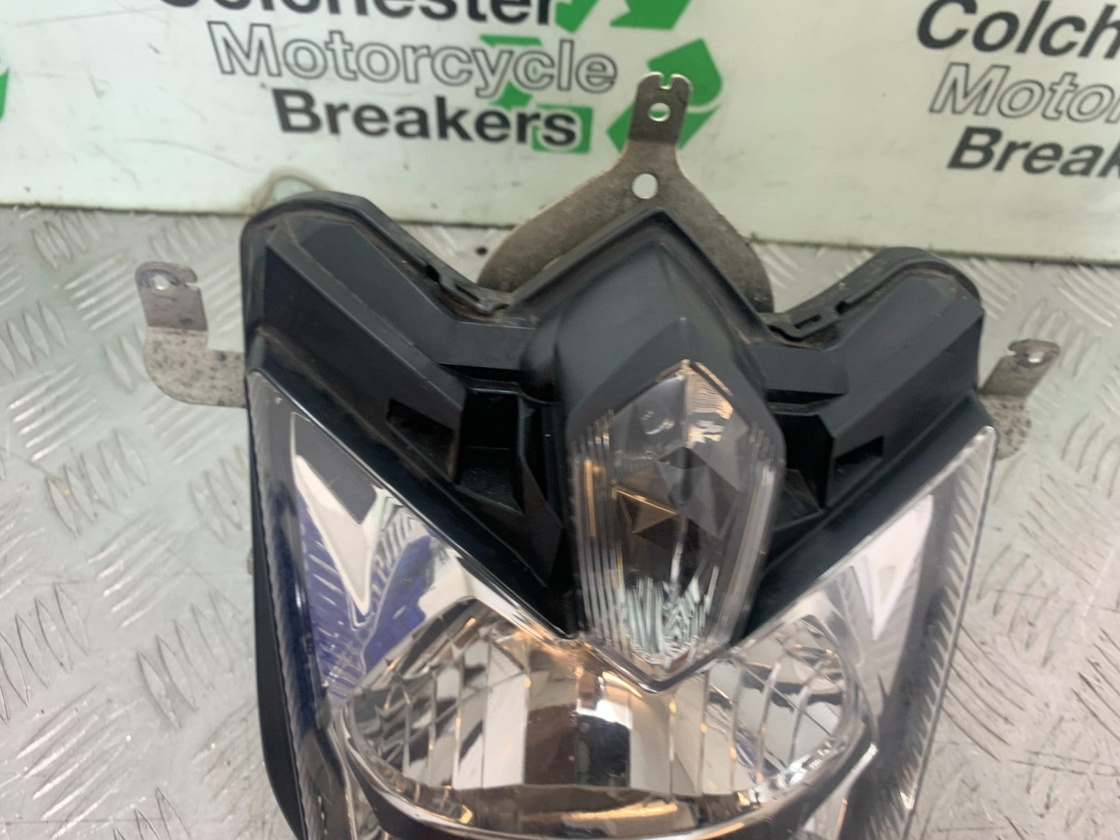 YAMAHA XJ6 XJ6-S HEADLIGHT  YEAR 2009-2015  (CMB1212)