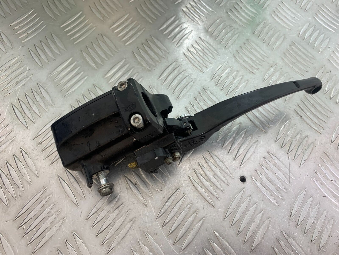 SUZUKI INTRUDER VL800 C800 FRONT MASTER CYLINDER  YEAR 2012-16 (CMB1039)