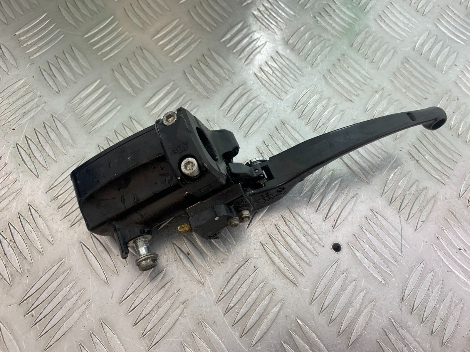 SUZUKI INTRUDER VL800 C800 FRONT MASTER CYLINDER  YEAR 2012-16 (CMB1039)