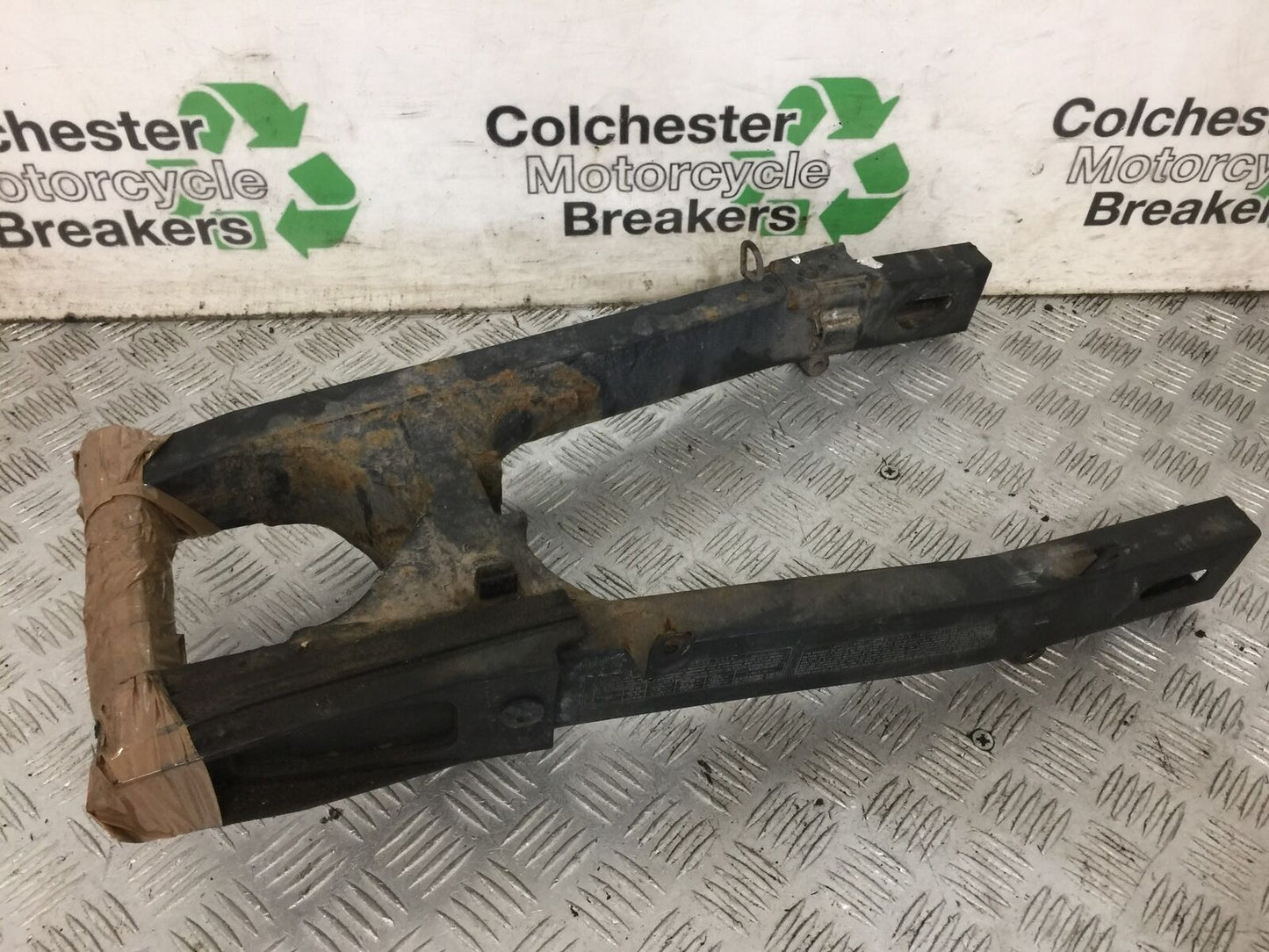 KAWASAKI NINJA 250 R EX250 SWINGARM  YEAR 2008  (STOCK 879)