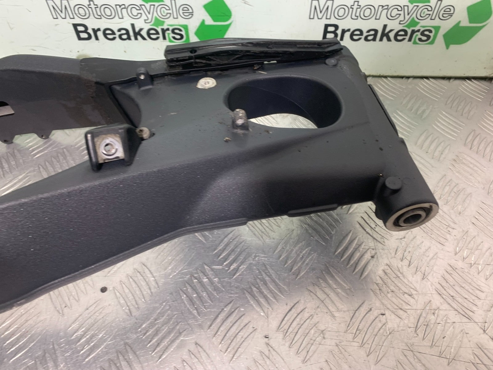 TRIUMPH 675 STREET TRIPLE RX SWINGARM   2015- 2017 (CMB1299)
