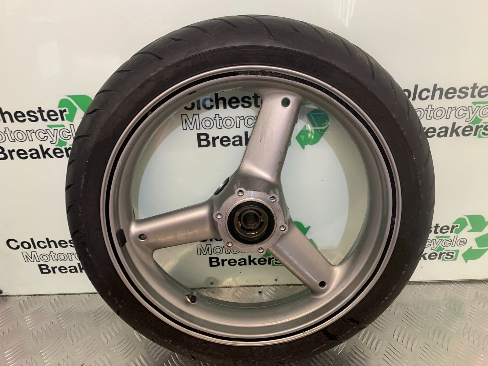 TRIUMPH 955I SPRINT RS FRONT WHEEL  YEAR 1999-04 (STOCK 989)