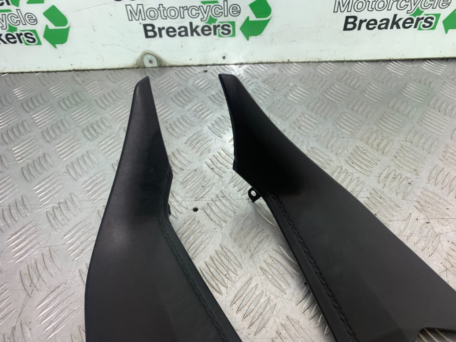 YAMAHA XMAX 300 LEFT AND RIGHT INFILLS  YEAR 2017-2020 (CMB1218)