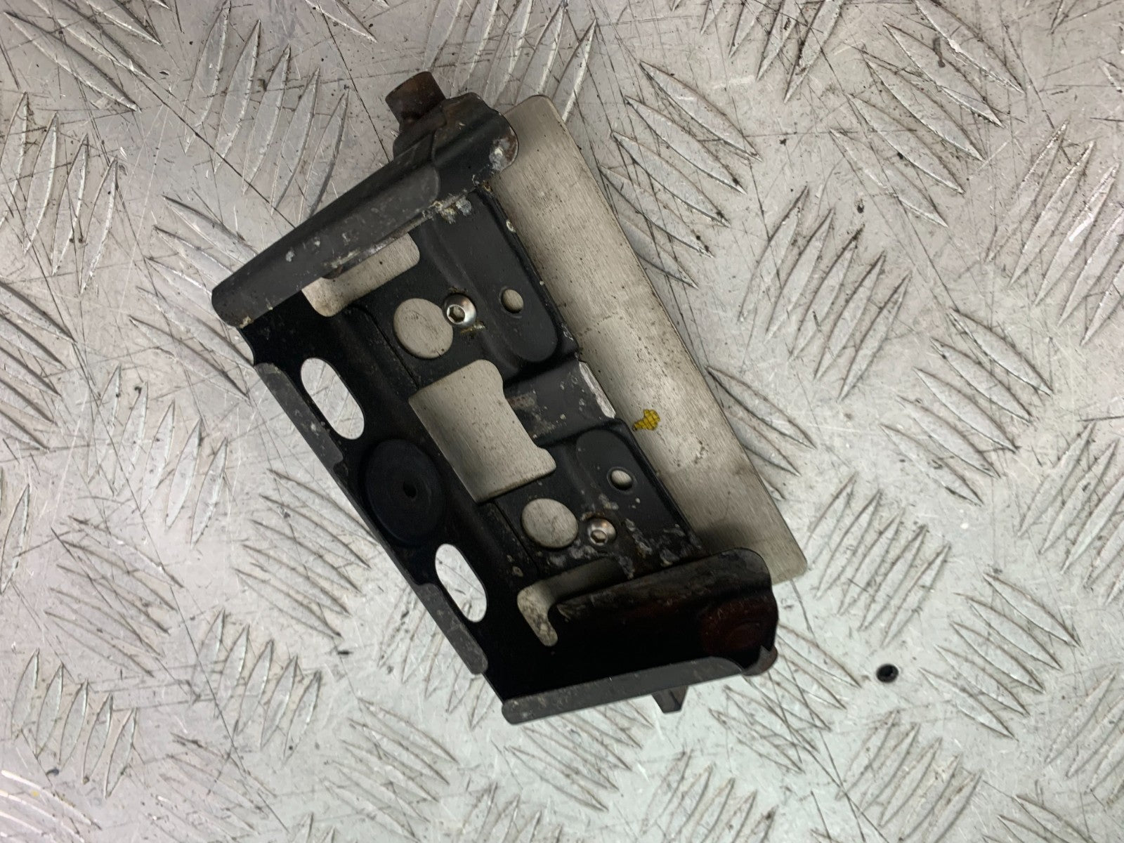 HONDA VT700 VT 700 SHADOW BRACKET AND COVER   YEAR 1984-85 (CMB1328)