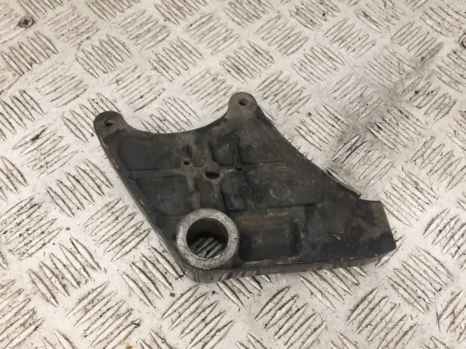 KAWASAKI ZZR1400 ZZR 1400 REAR CALIPER BRACKET YEAR 2007-11(STOCK 893)