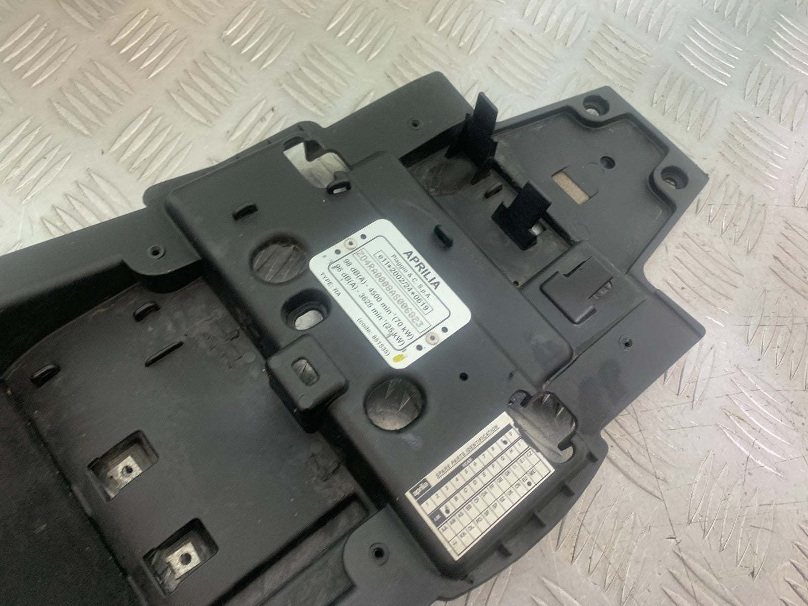 APRILIA SL750 SL 750 SHIVER UNDERTRAY  YEAR 2008-2016 (CMB1242)