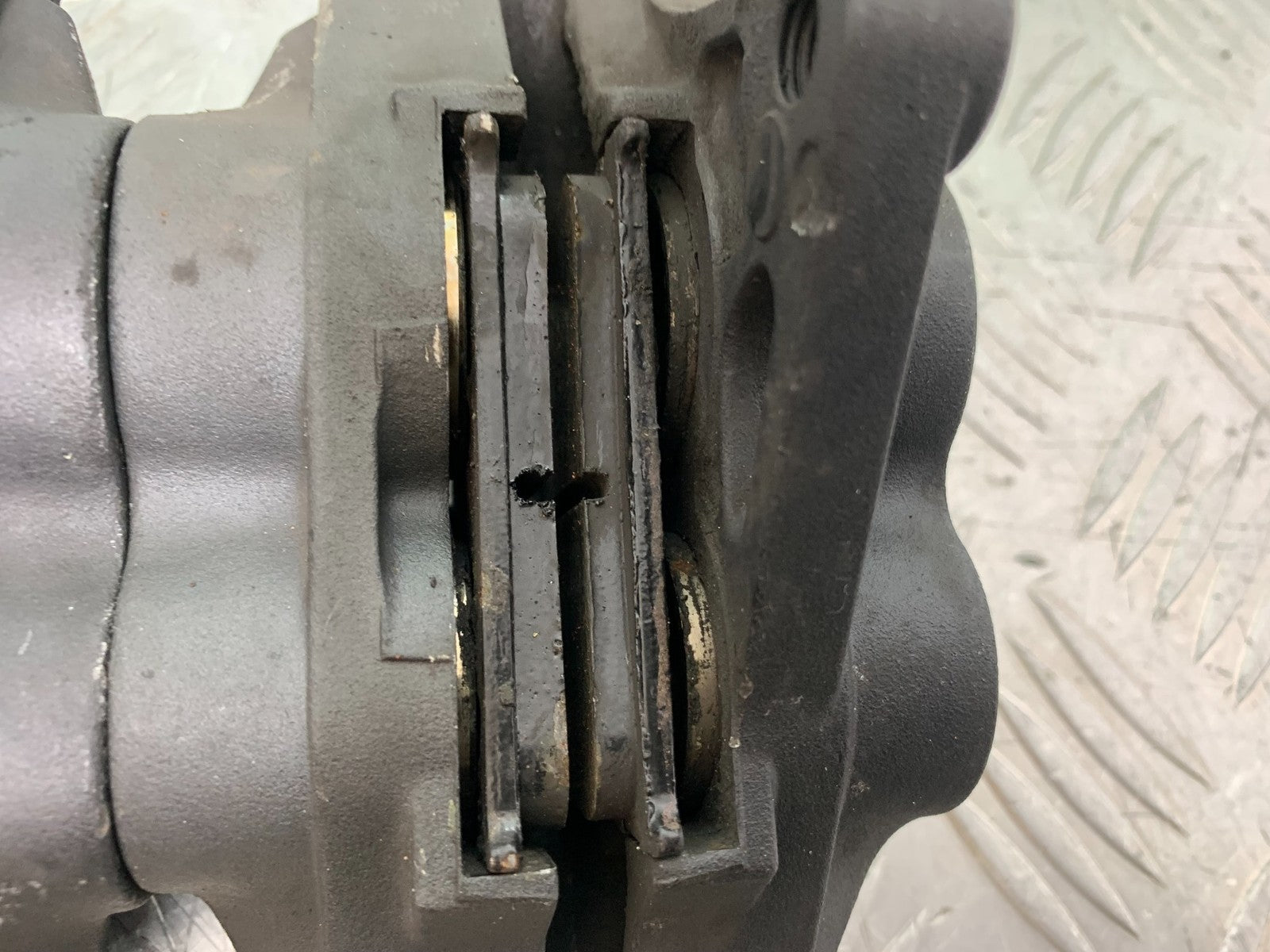 TRIUMPH 955i SPRINT ST FRONT BRAKE CALIPERS YEAR 1999-04 (CMB1230)