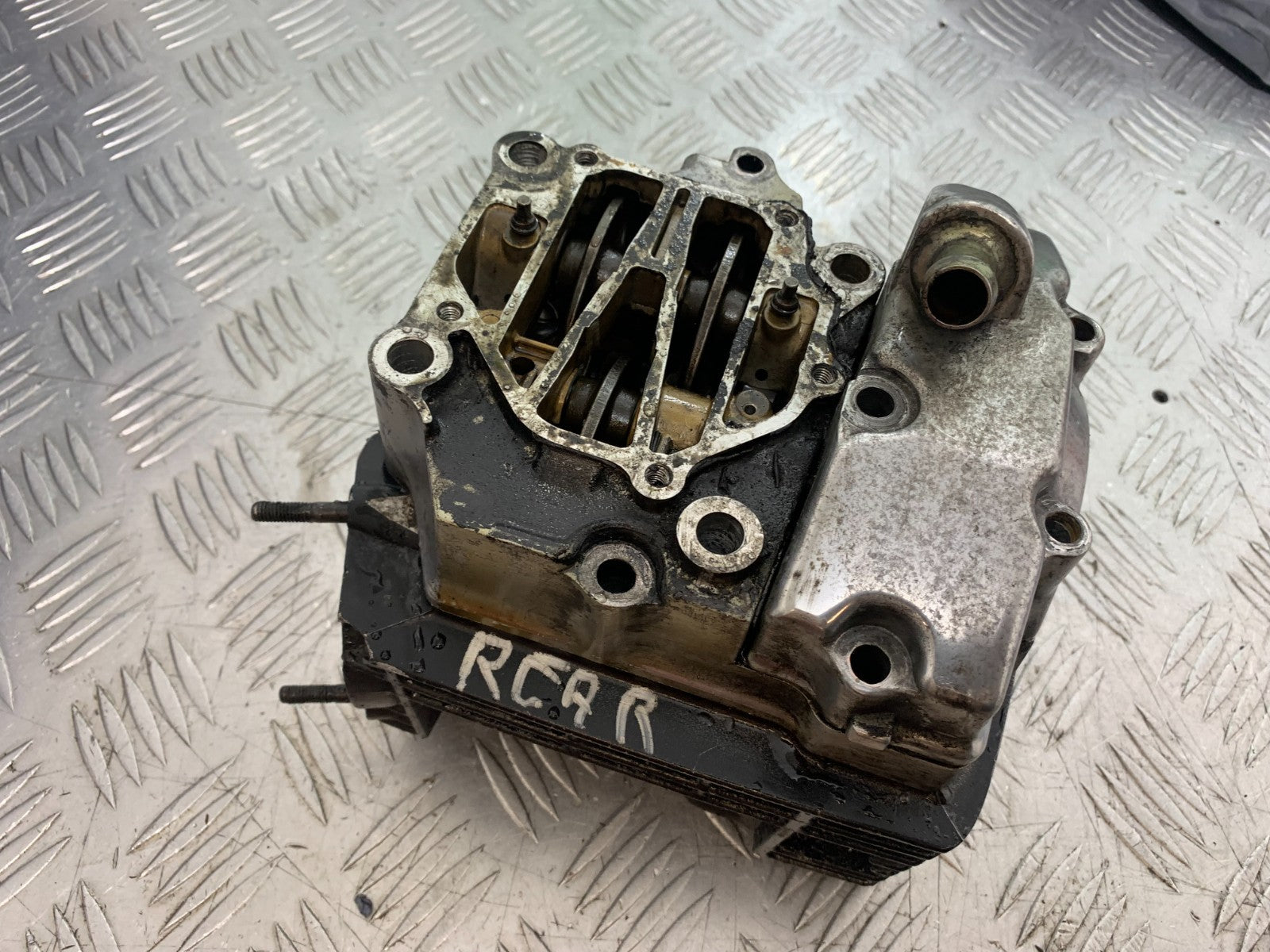 HONDA VT700 VT 700 SHADOW REAR CYLINDER HEAD YEAR 1984-85 (CMB1328)
