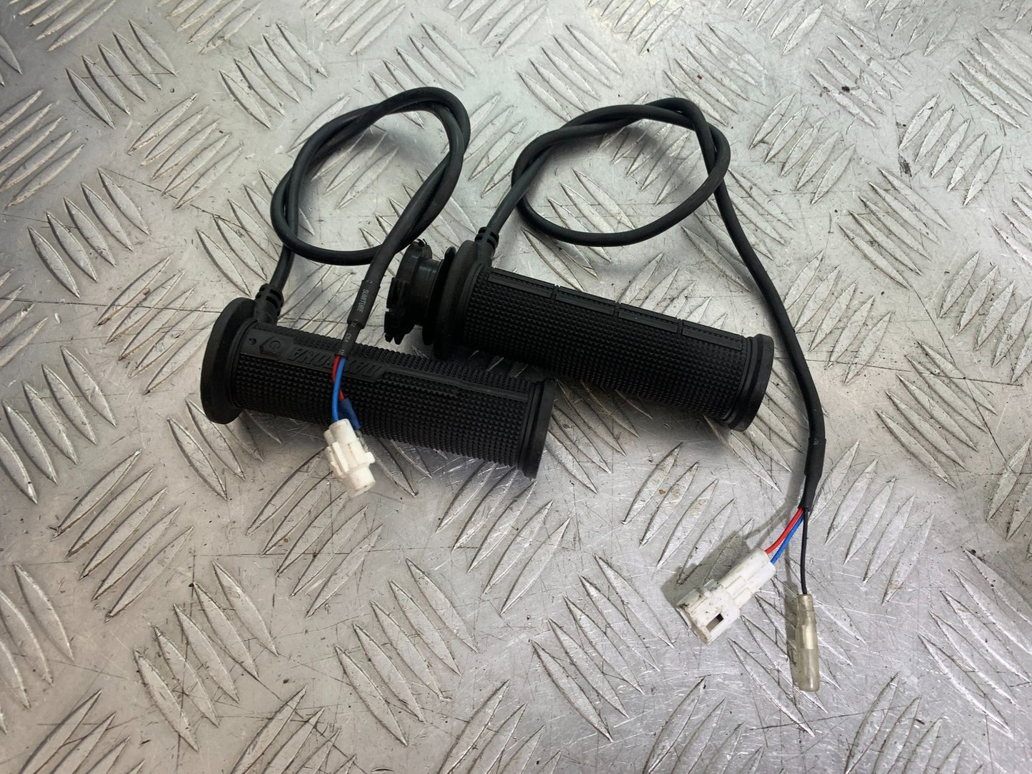 APRILIA TUONO 1000 V4R HEATED GRIPS   YEAR 2011-13  (CMB1316)
