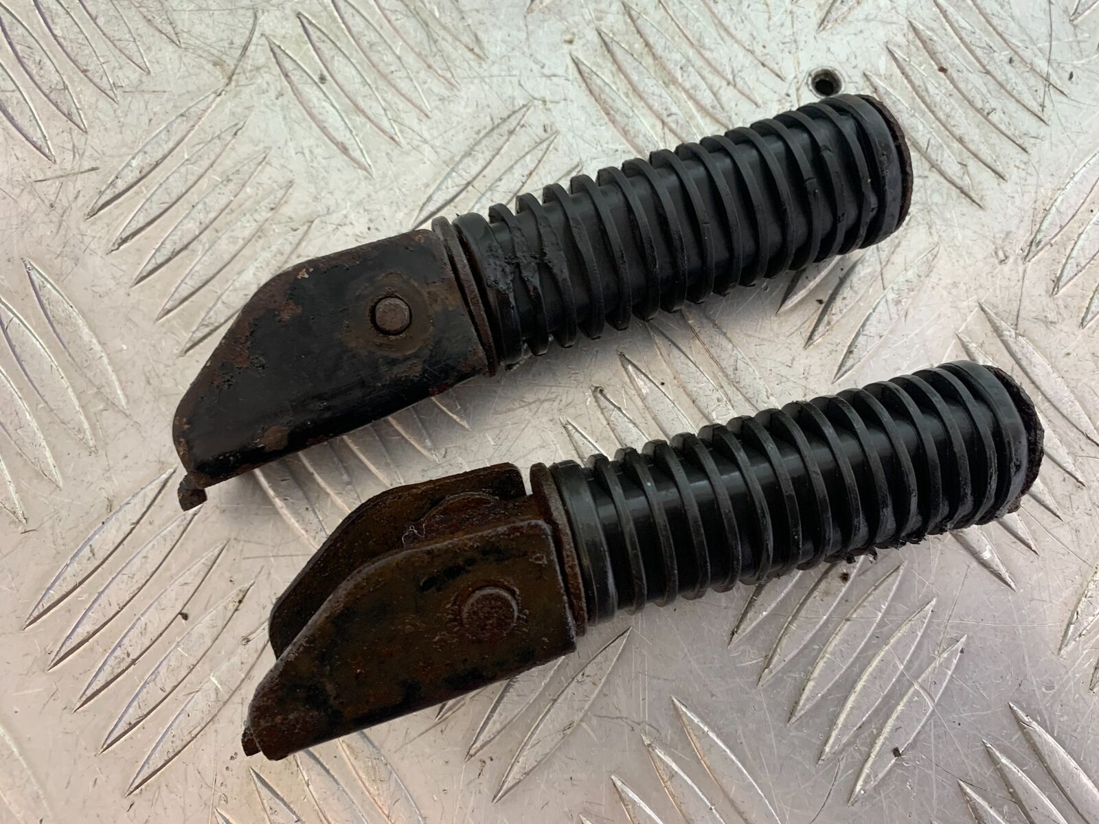HONDA CX500 CX 500 REAR FOOTPEGS    YEAR 1978-81  (CMB1079)
