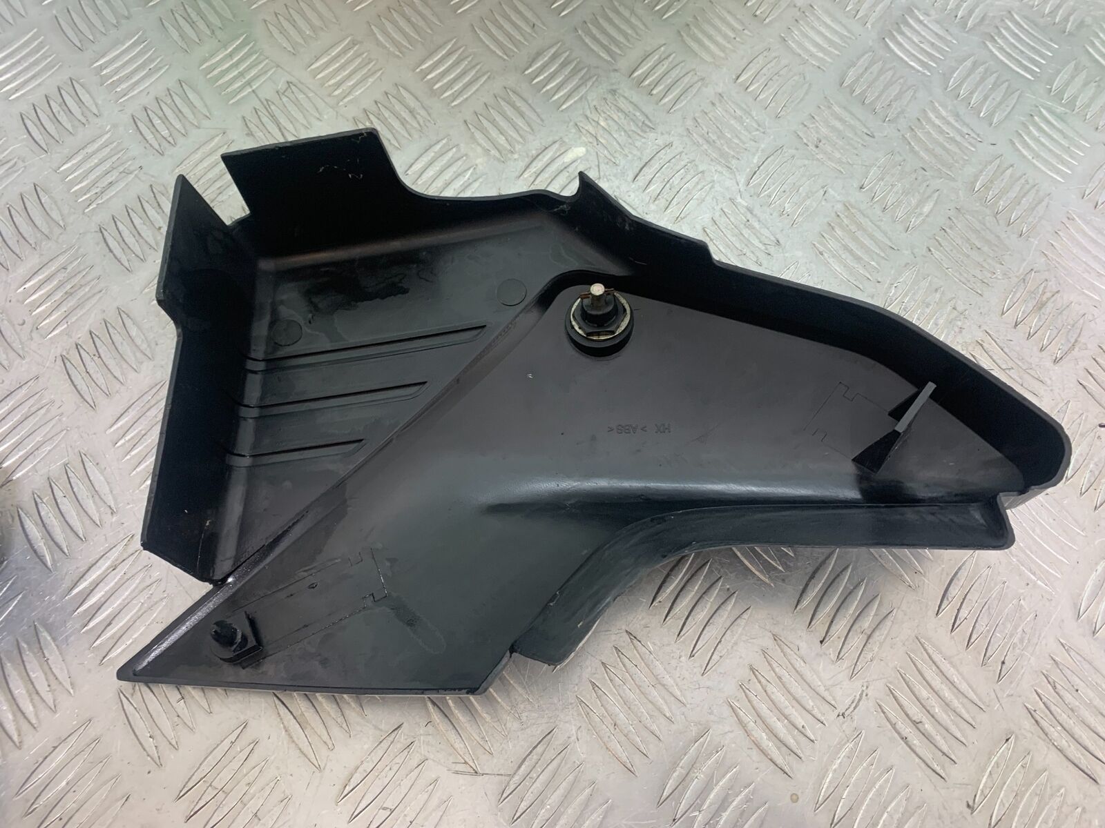 YAMAHA YBR125 YBR 125 LEFT SEAT PANEL  YEAR 2005-2007 (CMB1109)