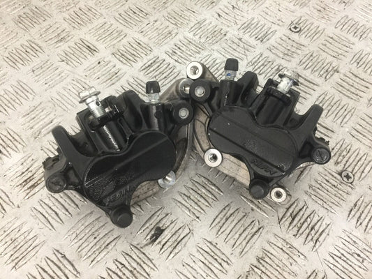 SUZUKI 650 BURGMAN FRONT BRAKE CALIPERS  YEAR 2014-2018 (STOCK 769)