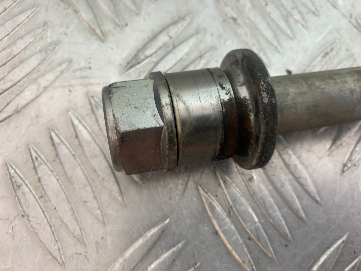 HONDA VTX1300 S-6  FRONT WHEEL SPINDLE  YEAR 2004-09 (CMB1159)