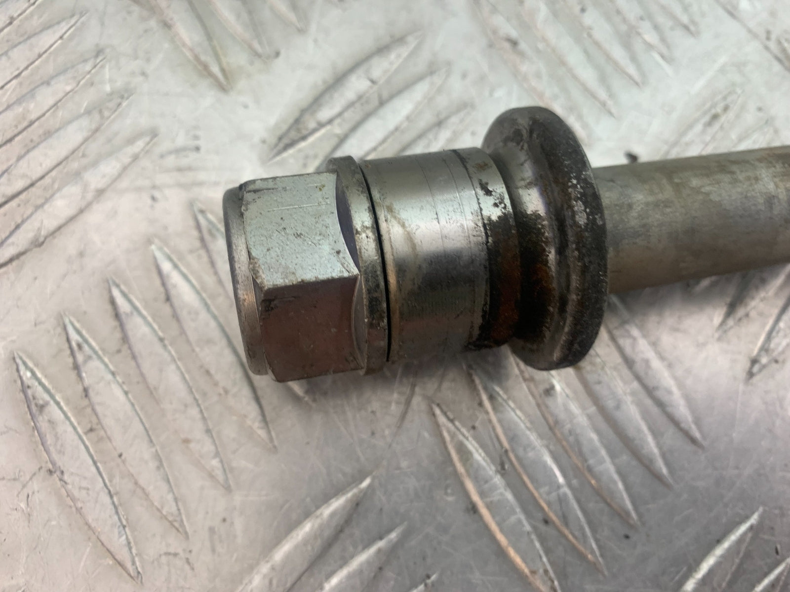 HONDA VTX1300 S-6  FRONT WHEEL SPINDLE  YEAR 2004-09 (CMB1159)