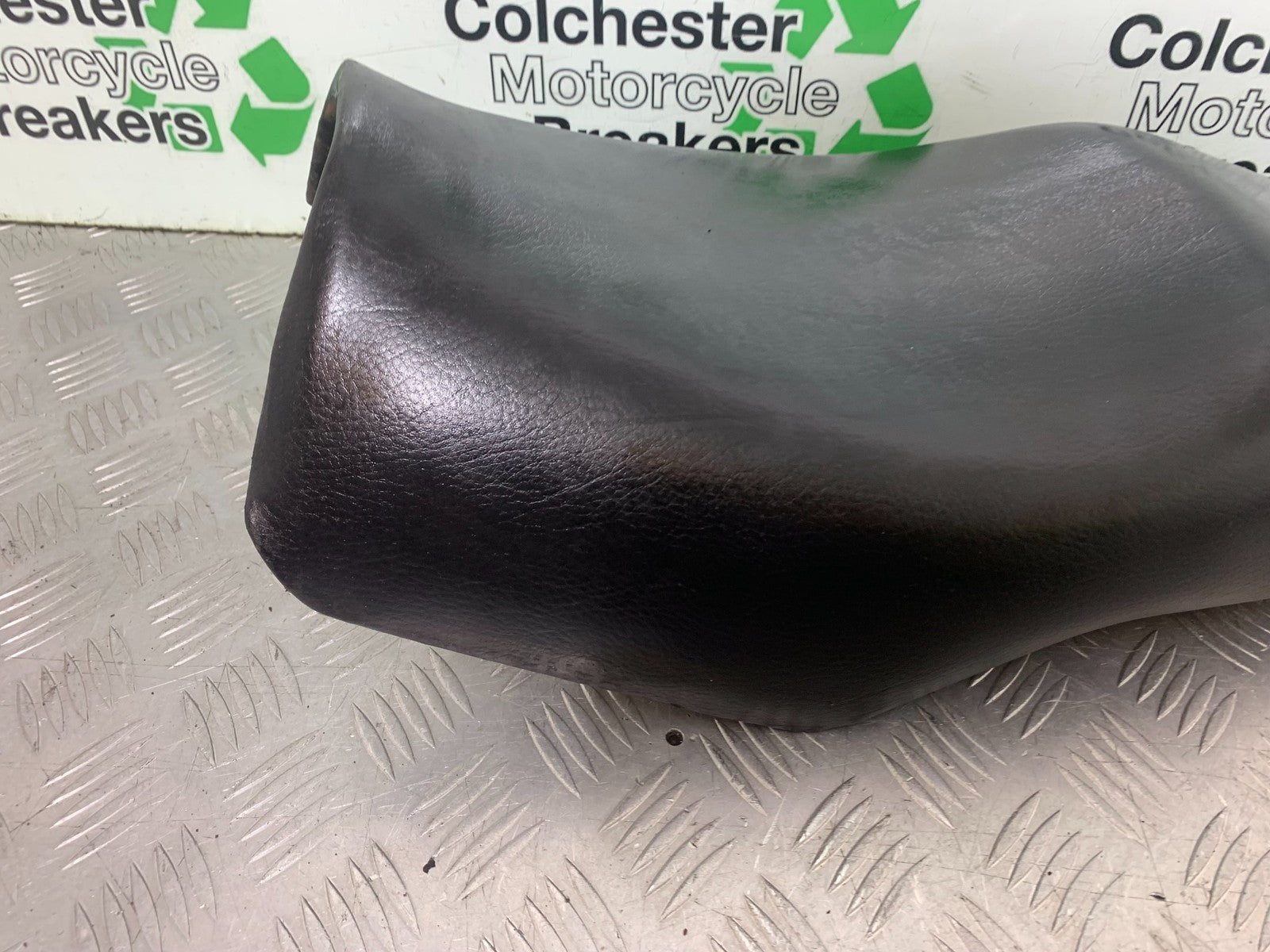 YAMAHA FZS600 FAZER 600 SEAT   YEAR 1998-2001 (CMB1267)