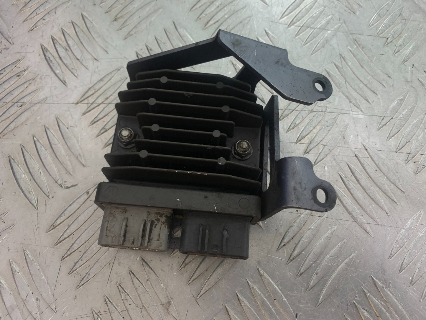 TRIUMPH 675 STREET TRIPLE REGULATOR   2013-2016 (CMB1186)