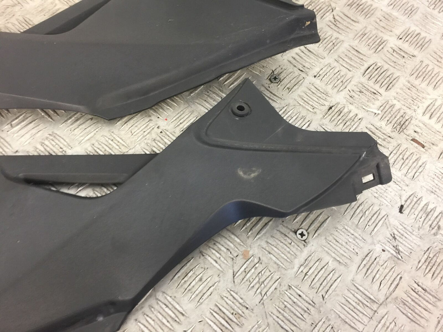 HONDA CBR125 CBR 125 SIDE INFILL PANELS   YEAR 2011-2017 (STOCK 334)