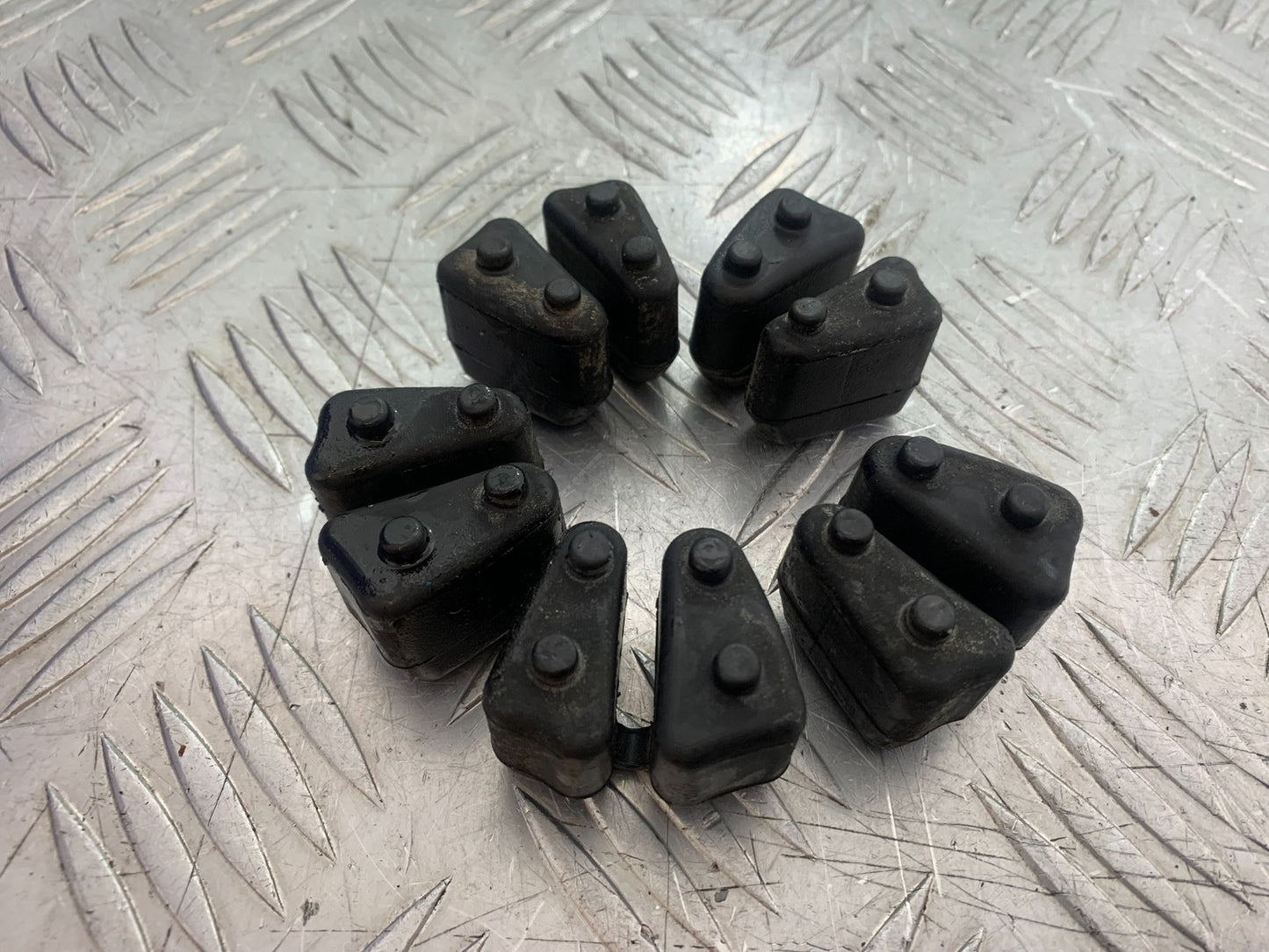 HONDA CBR1000 rr FIREBLADE CUSH DRIVE RUBBERS  YEAR 2012-2016 (CMB1198)