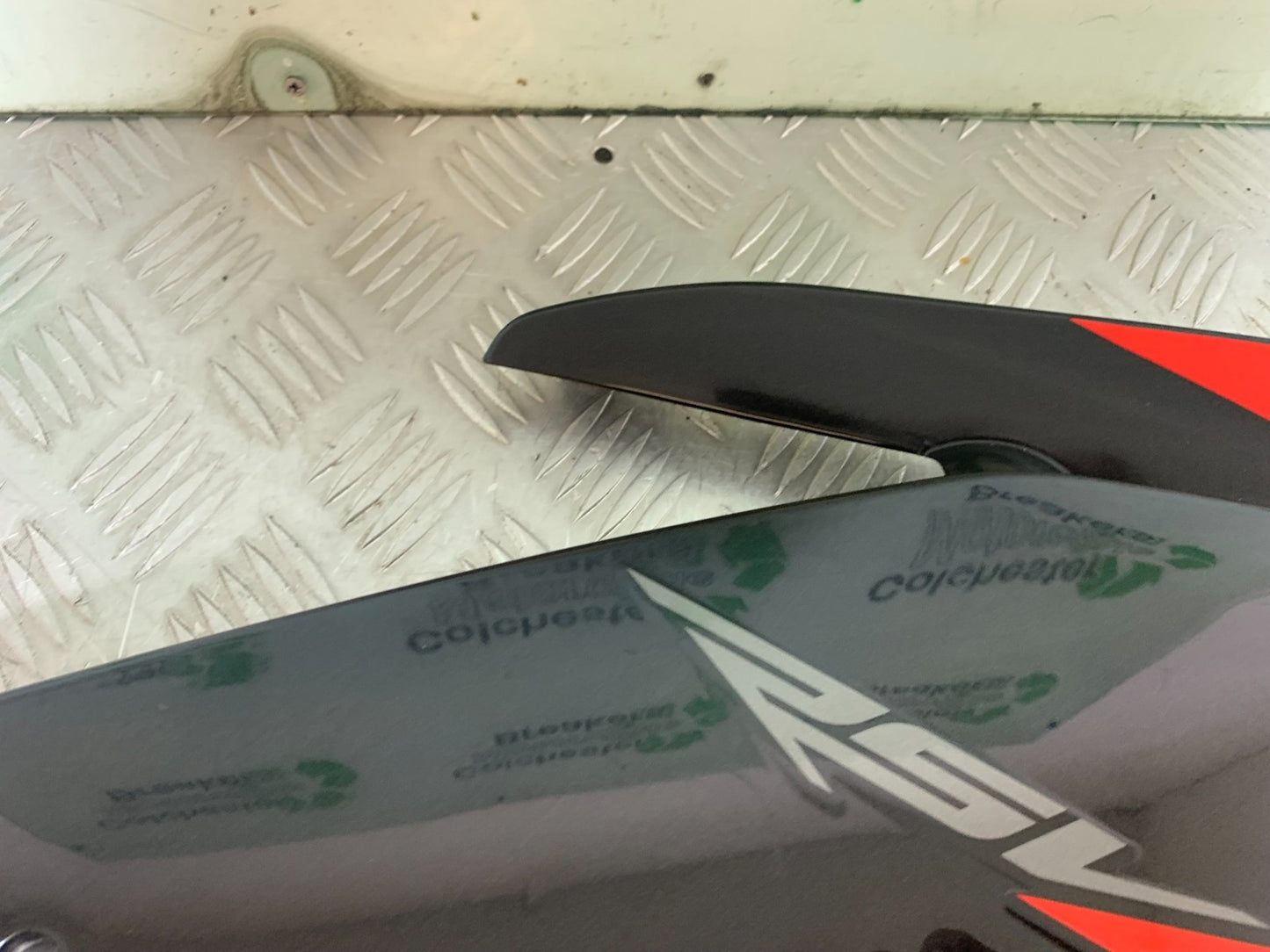 APRILIA RSV4 FACTORY RIGHT FAIRING PANEL YEAR 2009-2012 (CMB1224)