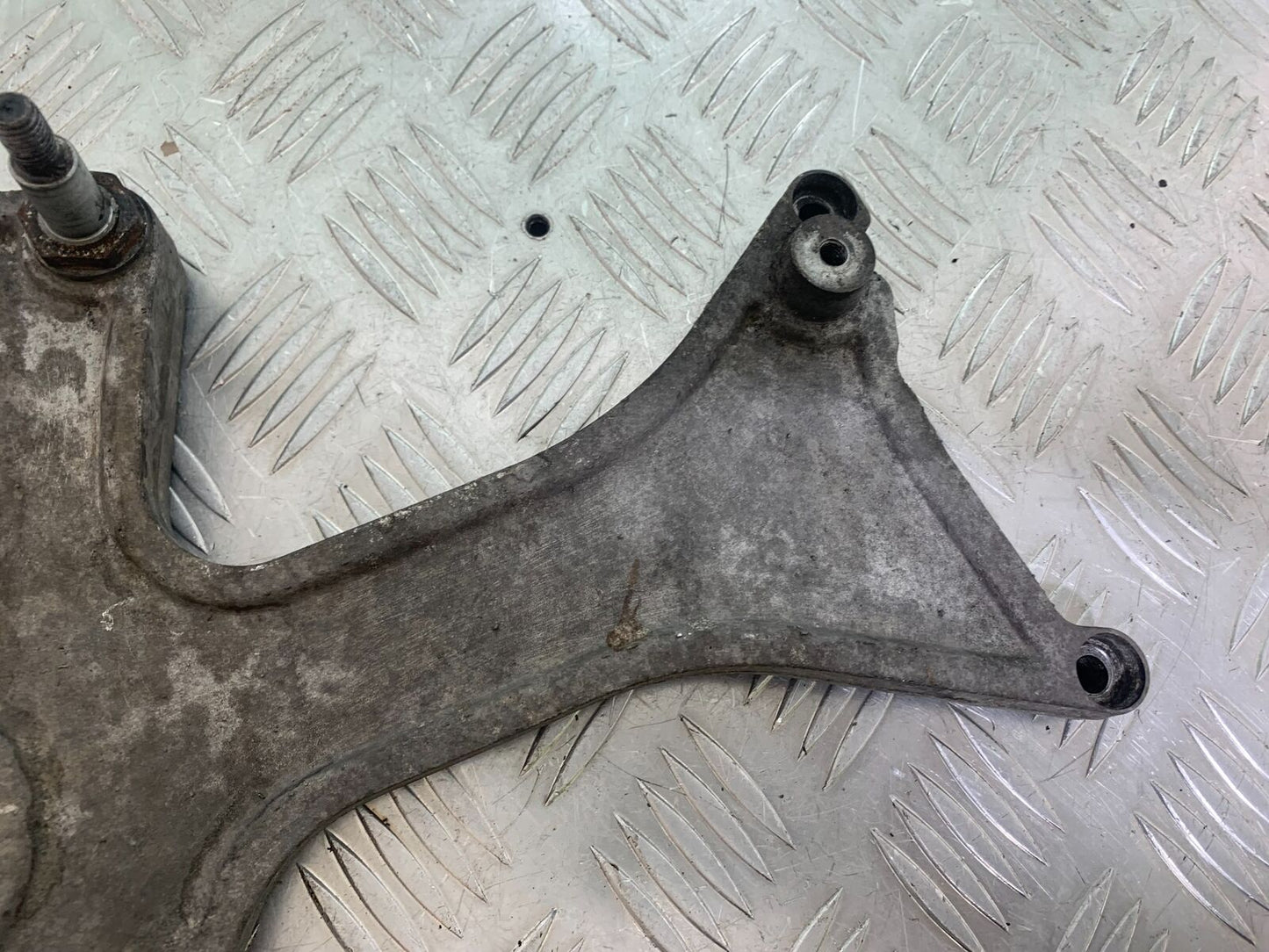 PIAGGIO VESPA GTS 300 EXHAUST BRACKET  YEAR 2010 (CMB1062)